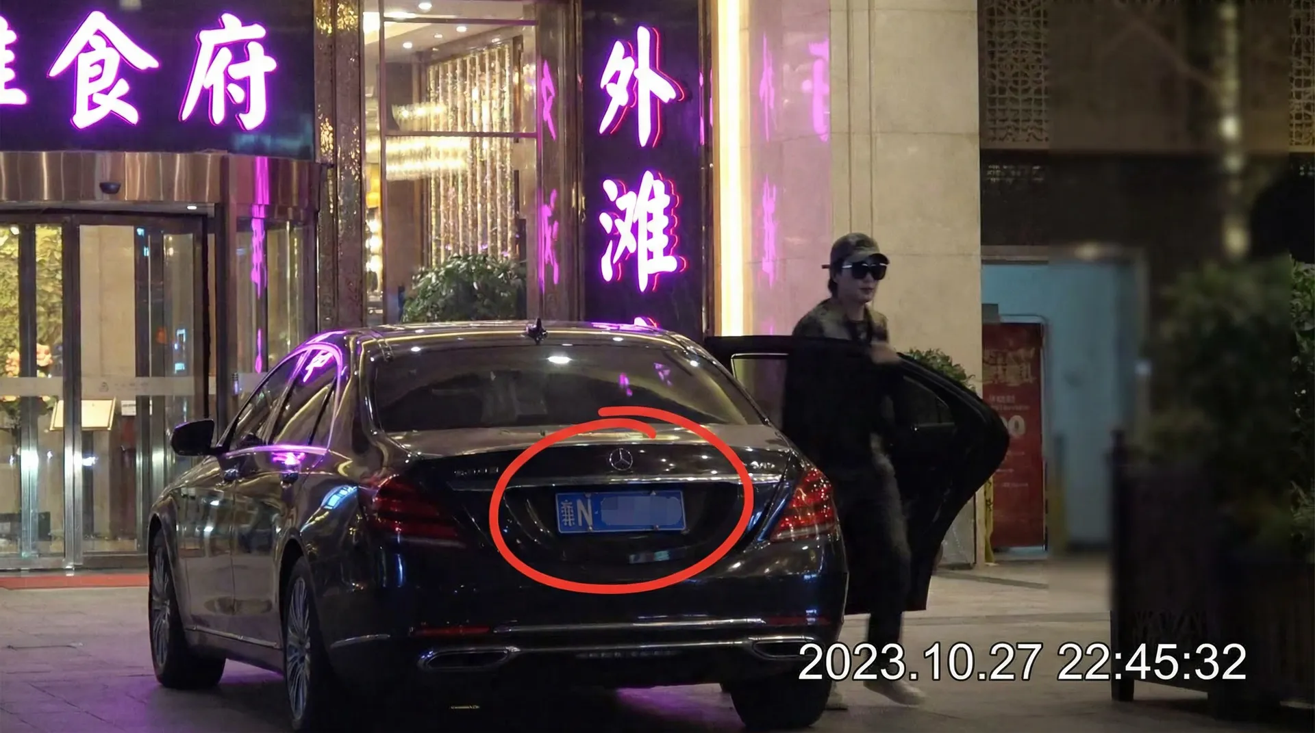 [老汉推车]老汉推车永久地址::精品老汉推车在线播放 - 豪车餐厅外偷拍